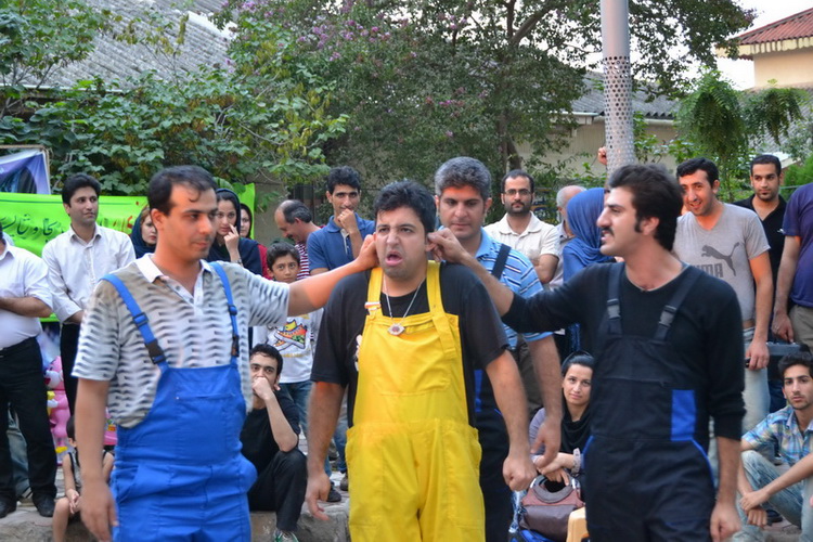 دومين روز تئاتر خياباني شهروند لاهيجان به روايت تصوير (قسمت اول)